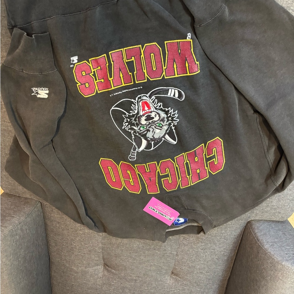 Chicago Wolves NWT Crewneck Sweatshirt  - Black